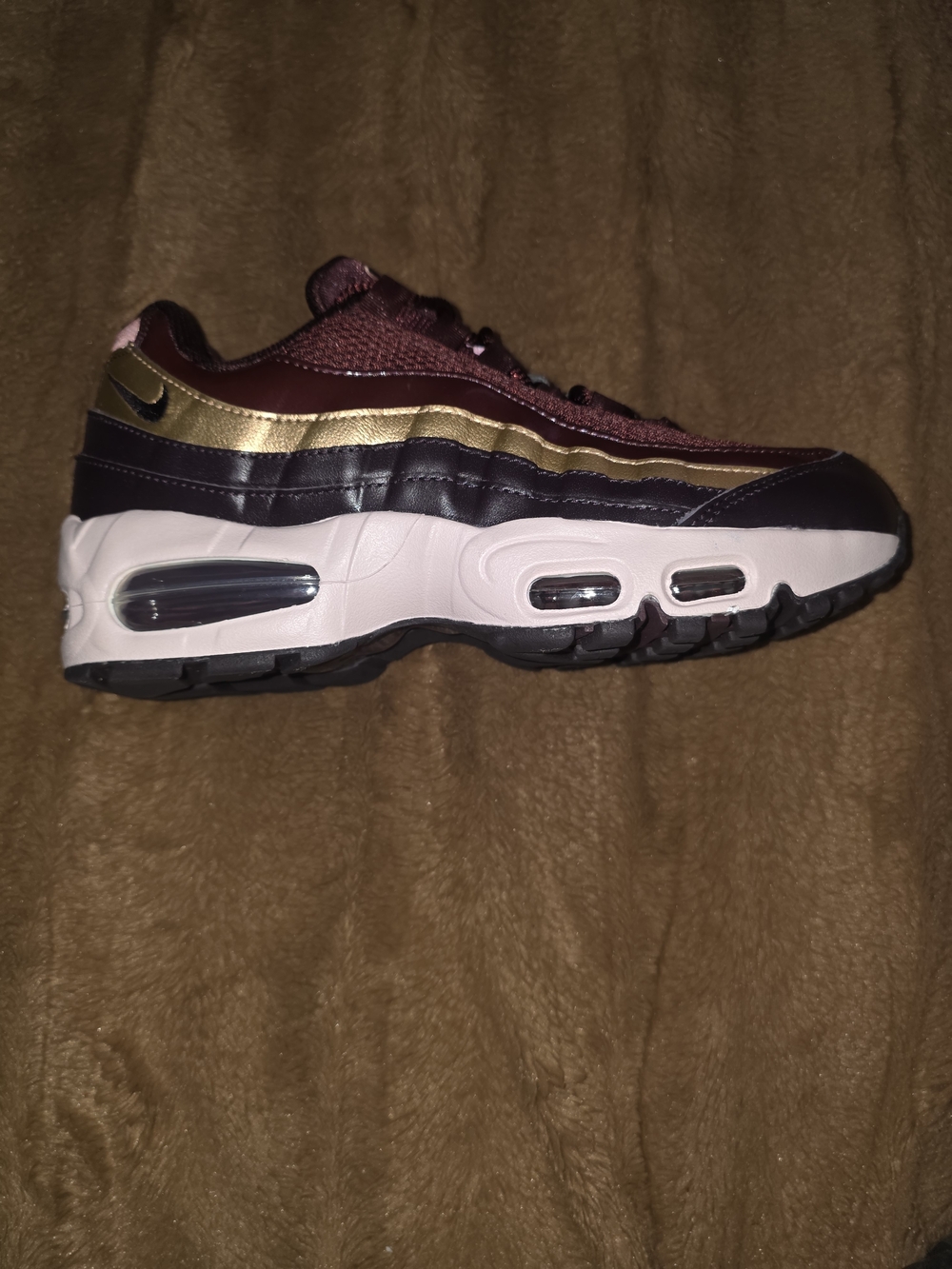 Nike Women’s Air Max 95 Inspired Trainer - Burgundy/Gold